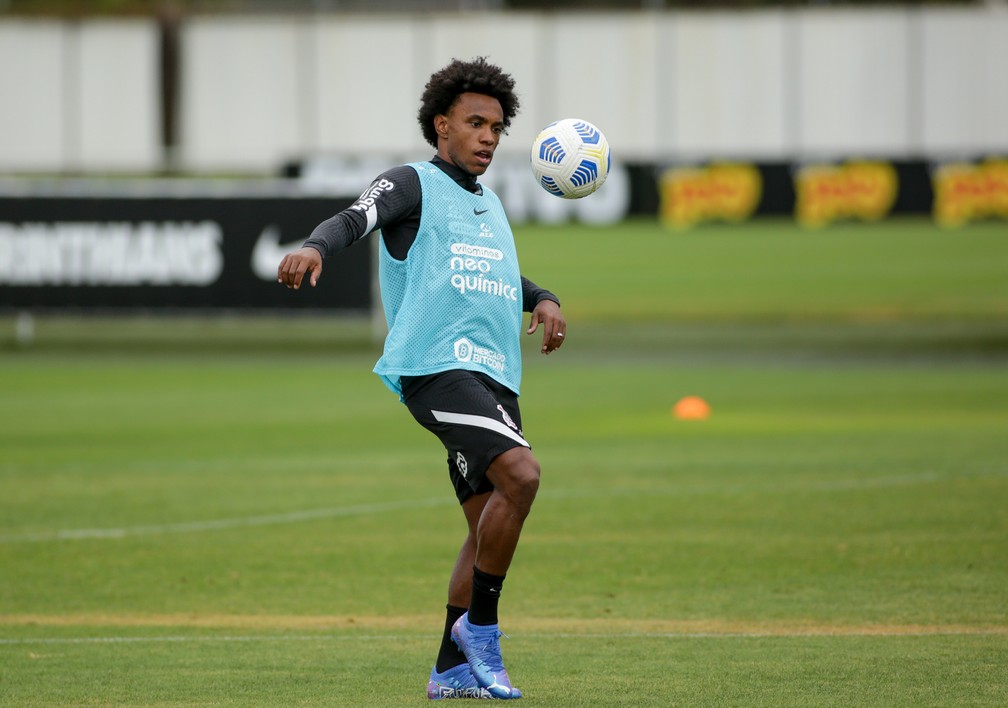 Willian em treino no Corinthians — Foto: Rodrigo Coca/Ag. Corinthians