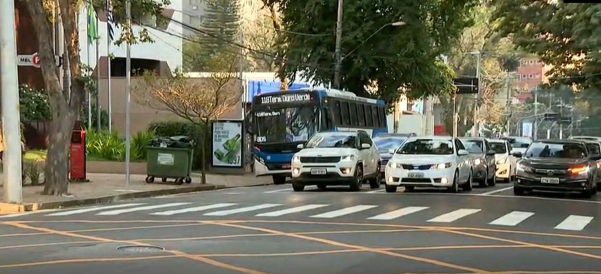 Avenida Júlio de Mesquita, no Cambuí, passa a ter faixa exclusiva para ônibus em Campinas