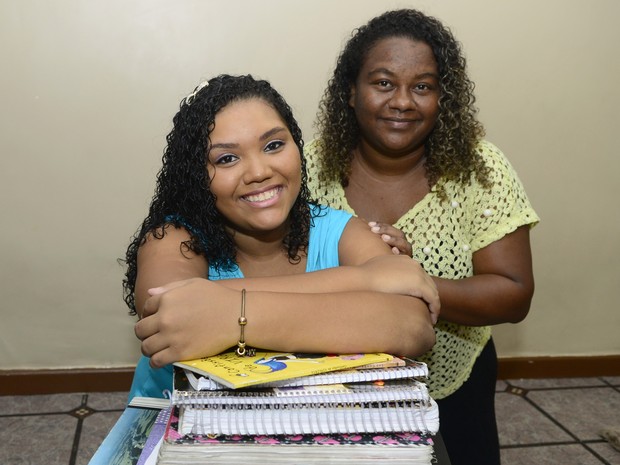 Evellyn vai estudar na Escola Viva em 2016, no Espírito Santo (Foto: Ricardo Medeiros/A Gazeta)