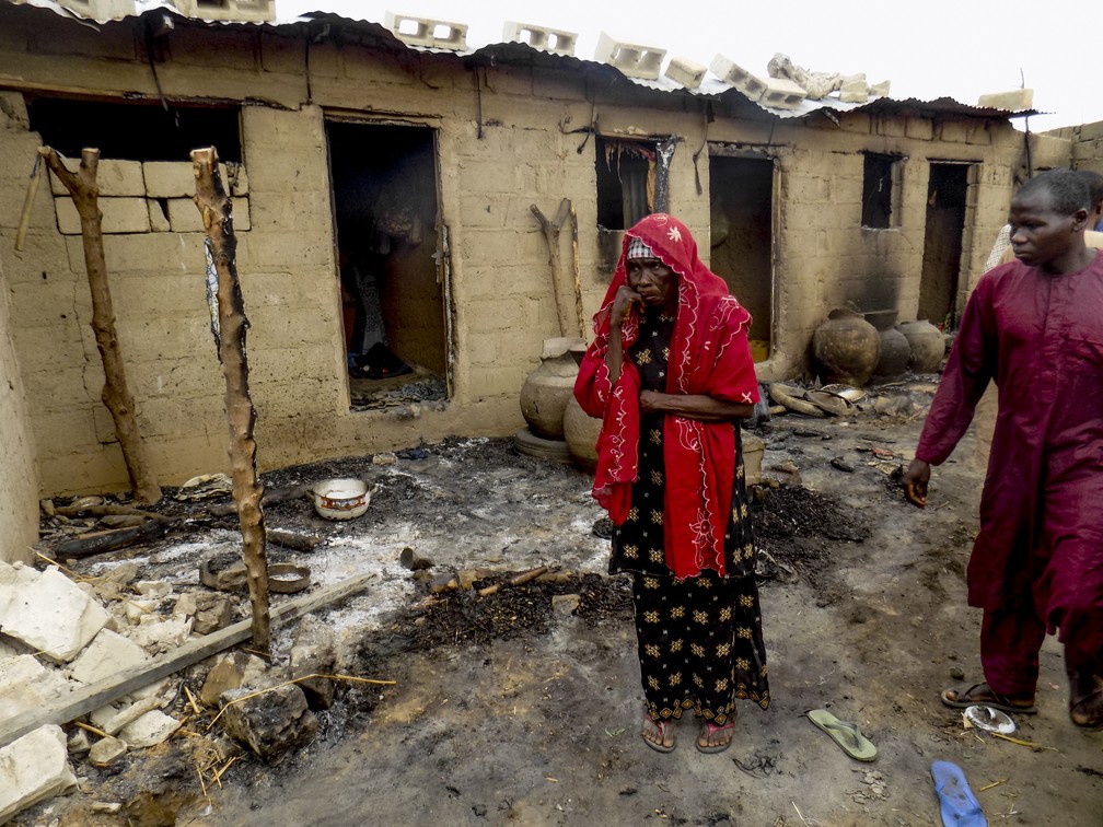 Cena de ataque suicida em campo de deslocados internos na Nigéria (Foto: STRINGER / AFP)
