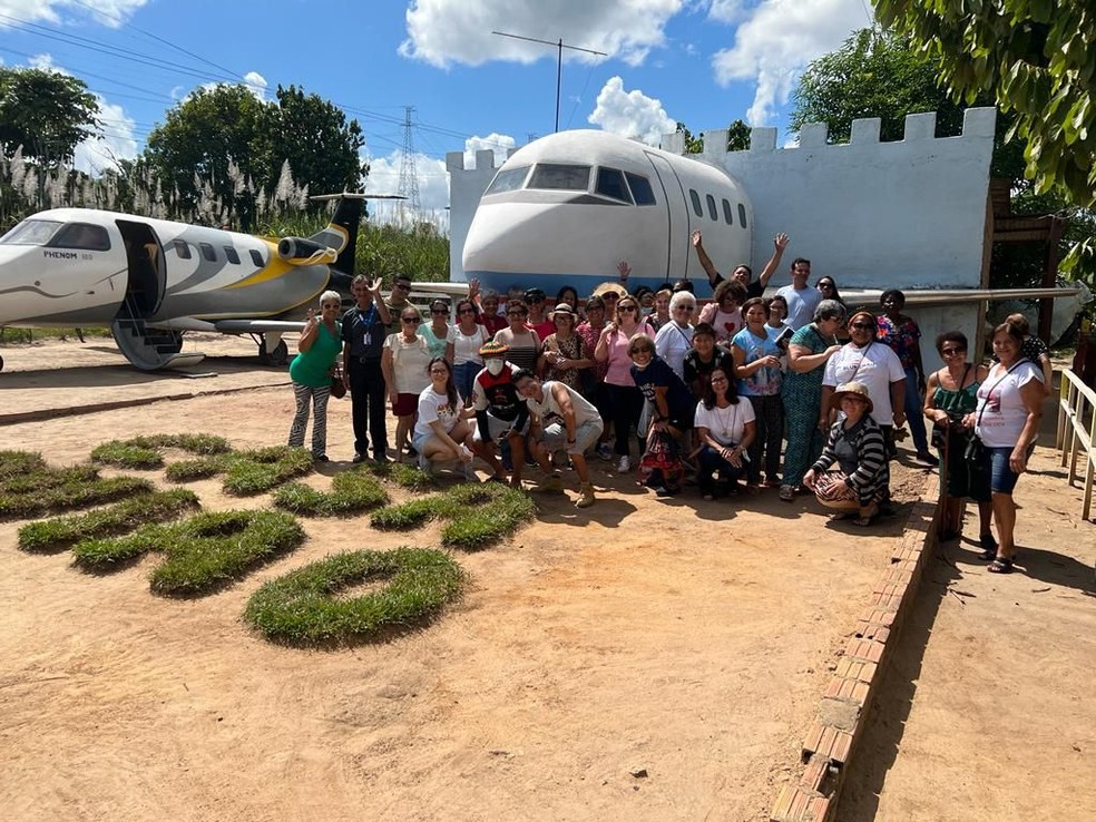 Dono de casa-avião, em Porto Velho, Rondônia recebe visitas — Foto: arquivo pessoal