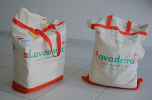 Os clientes recebem as sacolas de aLavadeira em casa, com um lacre (Foto: Divulgação)