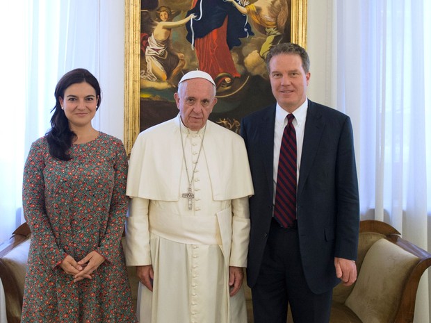 Papa Francisco nomeou Greg Burke como novo porta-voz do Vaticano nesta segunda-feira (11). A espanhola Paloma García Ovejero será vice-diretora da Sala de Imprensa (Foto: L&#39;Osservatore Romano via AP)