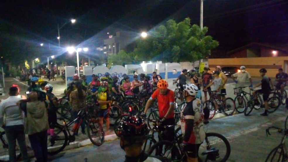 Ciclistas realizam manifestação pedindo melhorias em sinalização — Foto: Reprodução