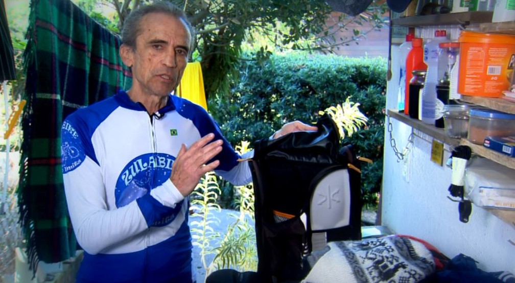 Seu Zwi se prepara para ir pedalando até Buenos Aires (Foto: Pedro Santa/EPTV)