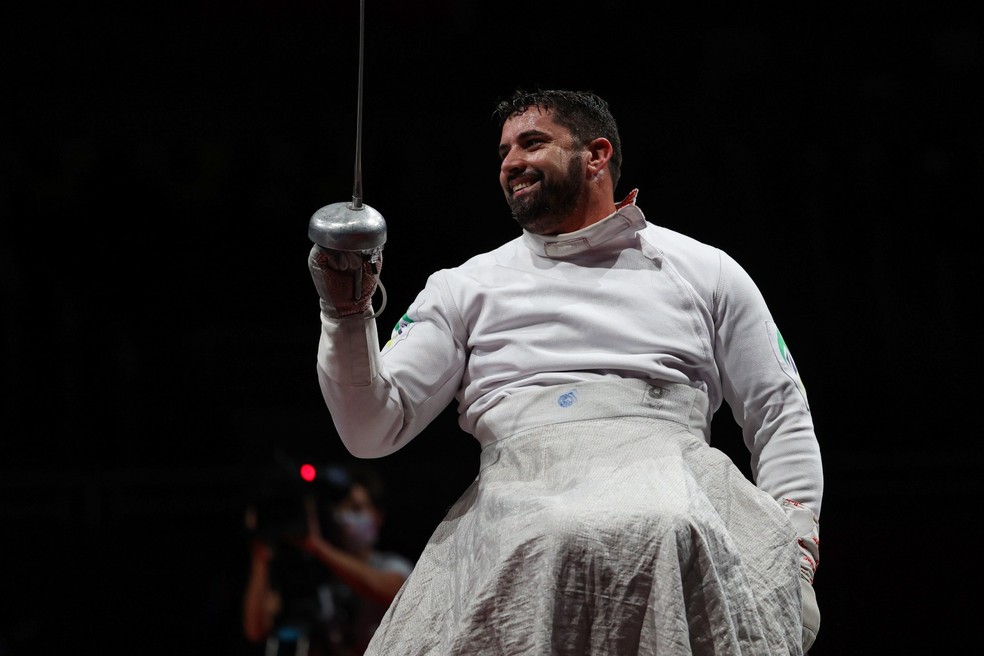 Jovane Guissone na final da esgrima das Paralimpíadas — Foto: Takuma Matsushita/ CPB