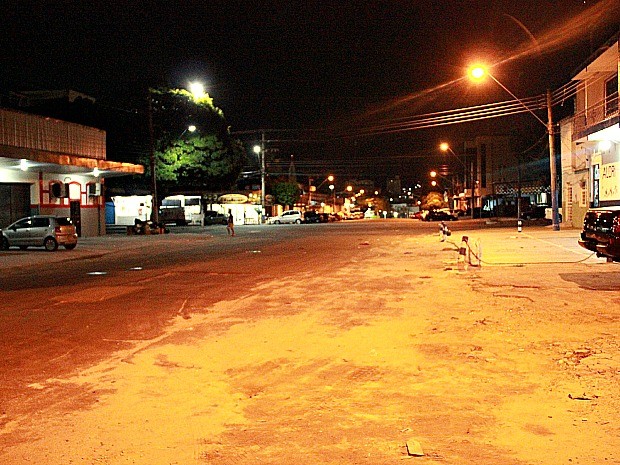 Abordagem de suspeitos foi realizada na Rua Ajuricaba, bairro Cachoeirinha, Zona Sul de Manaus (Foto: Indiara Bessa/G1 AM)