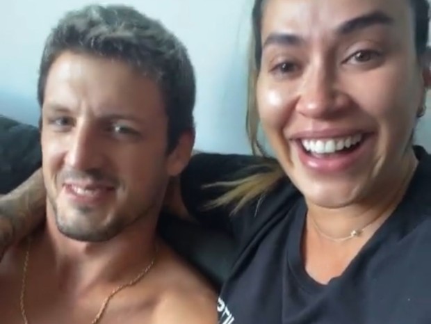 Dani Bolina e Thiago Rela anunciam sexo do bebê que esperam (Foto: Reprodução/Instagram)