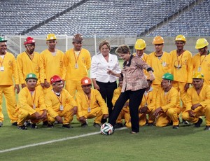 Presidente Dilma Rousseff dá pontapé inicial da Arena das Dunas (Foto: Canindé Soares)