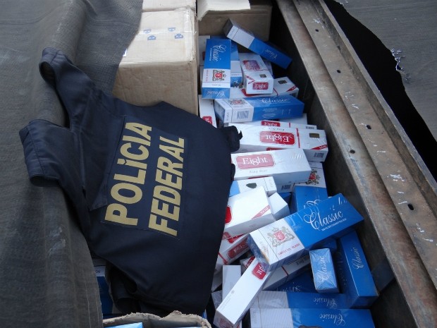 Investigações tiveram início em julho de 2013. Para o transporte, quadrilha utilizava caminhões e carretas com fundos falsos  (Foto: Polícia Federal / Divulgação)