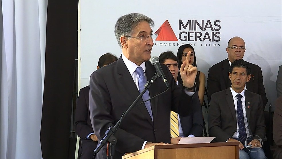 Pedido de impeachment de Fernando Pimentel Ã© recebido pela ALMG. (Foto: ReproduÃ§Ã£o/TV Globo)