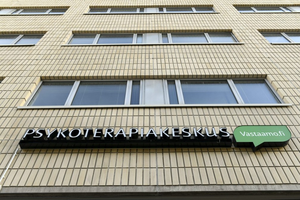 Fachada do centro de psicoterapia Vastaamo, em Helsinque, Finlândia — Foto: Heikki Saukkomaa/Lehtikuva/AFP