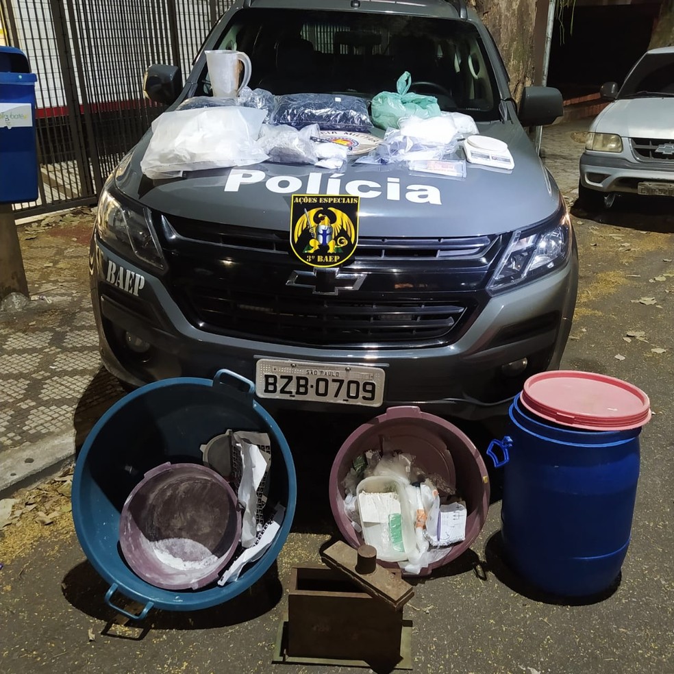 Drogas foram apreendidas em im&oacute;vel no bairro Vila Bela &mdash; Foto: Divulga&ccedil;&atilde;o/Pol&iacute;cia Militar
