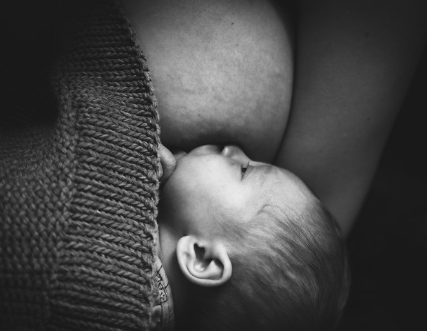 Amamentação de bebê recém-nascido (Foto: Mateusz Dach/Pexels)