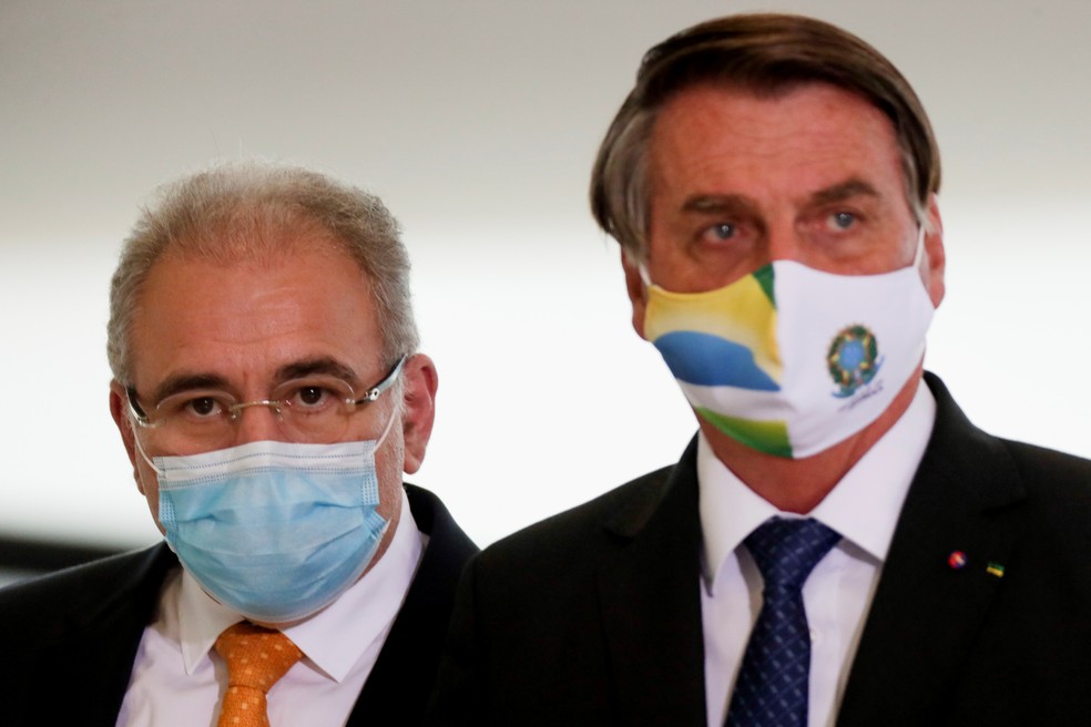 O ministro da Saúde Marcelo Queiroga e o presidente Jair Bolsonaro durante cerimônia em Brasília. — Foto: Ueslei Marcelino/Reuters