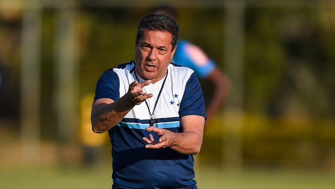 Luxa refuta protagonismo entre ele e Marcelo Oliveira no duelo de domingo