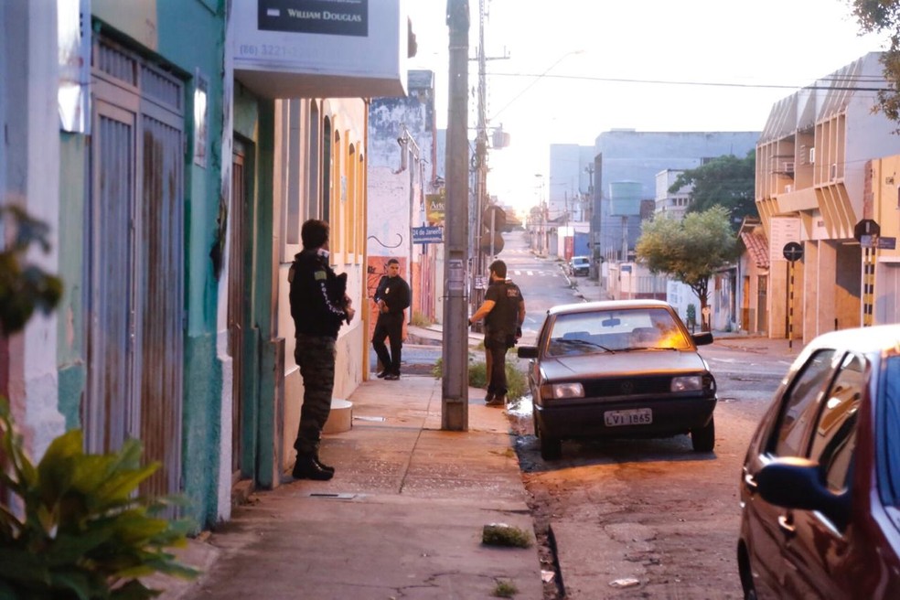 Policiais do Piauí cumprem mandados na operação Luz da Infância 2 (Foto: Divulgação/Polícia Civil)