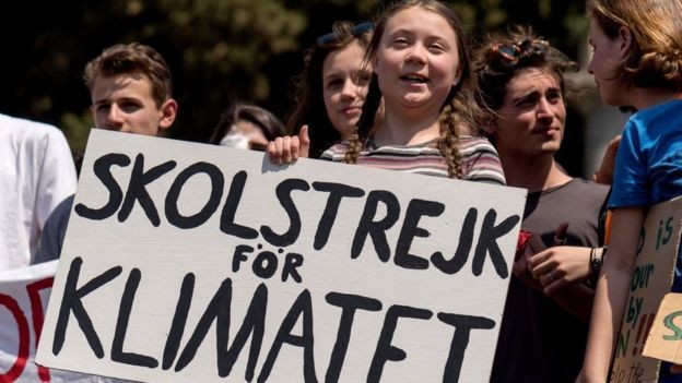 Greta Thunberg durante um protesto contra a mudança climática, em Roma (Foto: Getty Images via BBC News Brasil)