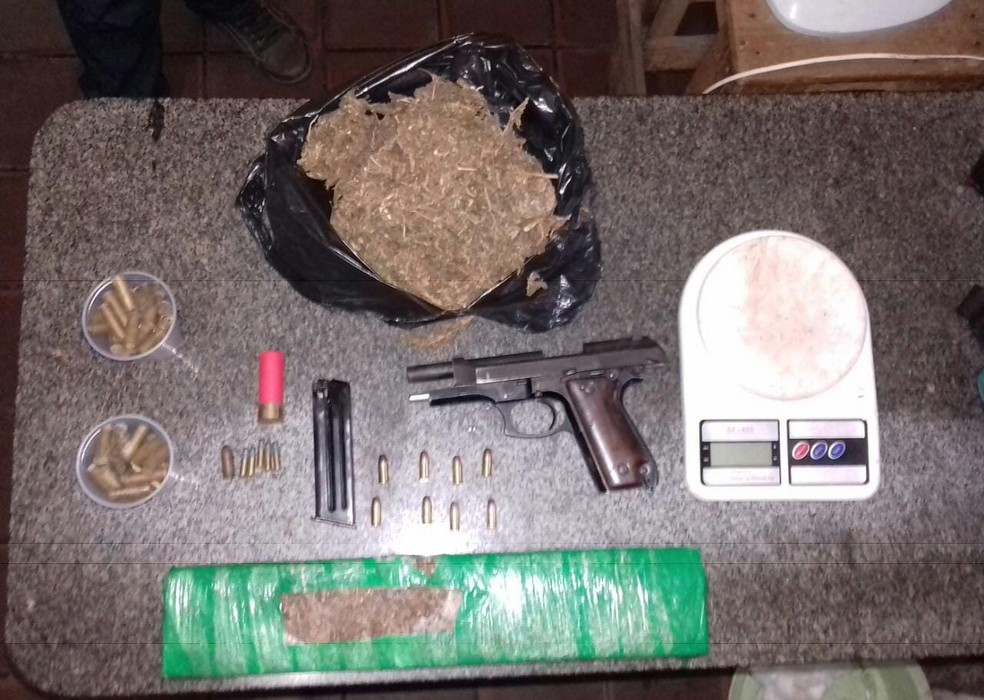 Material aprendido estava com o suspeito e foi encaminhado para delegacia da PolÃ­cia Civil â Foto: SSP / DivulgaÃ§Ã£o