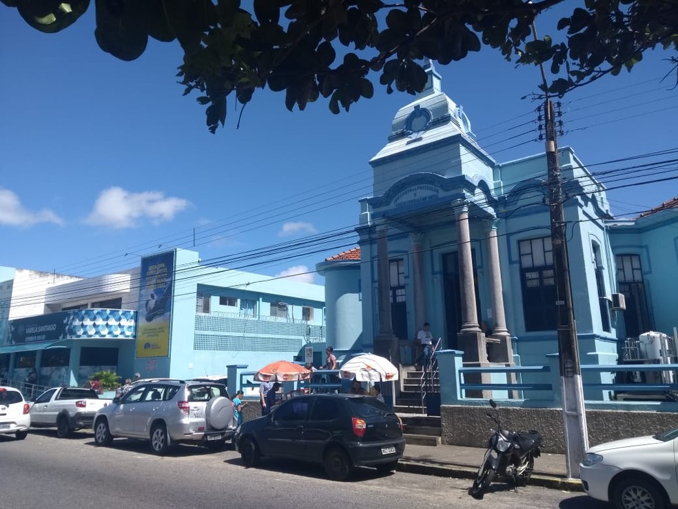 Hospital Infantil Varela Santiago passa a distribuir fichas para vacinas (Foto: Lucas Cortez/G1)