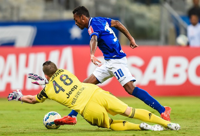 Paulo Victor brilha no Mineirão e fica com a defesa mais bonita de quarta