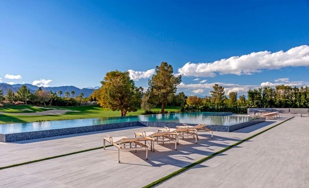 Kris Jenner compra mansão moderna no meio do deserto por R$ 48 milhões (Foto: Reprodução)