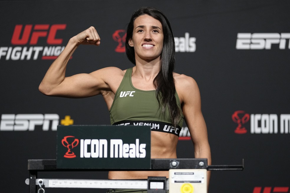Marina Rodriguez passou com tranquilidade pela pesagem do UFC Dern x Rodriguez &mdash; Foto: Getty Images