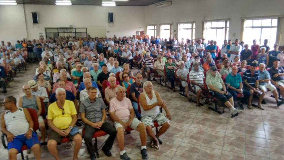 Aposentados, ativos e pensionistas participam de reunião com representantes do Portus (Foto: Divulgação/Sindaport)