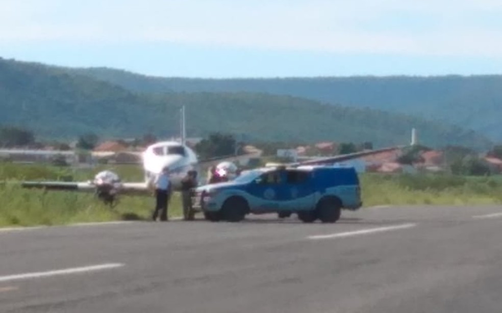 Aeronave bateu em jumento pouco depois de pousar na pista do aeródromo de Ibotirama — Foto: Gazeta 5