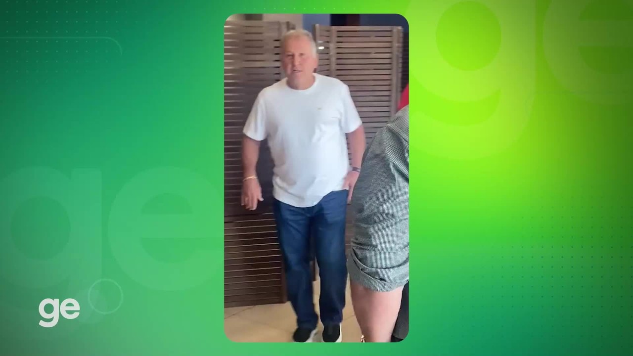 Zico visita concentra&ccedil;&atilde;o do Flamengo em Cariacica