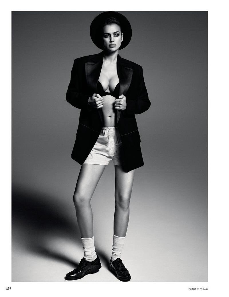 Irina Shayk mostra que é sexy até com looks boyish na Vogue russa (Foto: Divulgação)