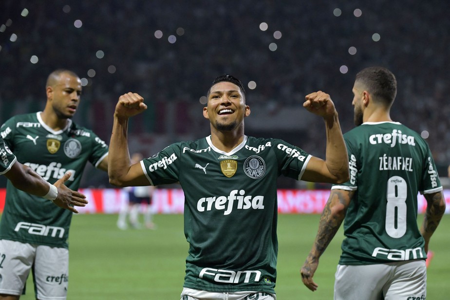 Rony comemora gol do Palmeiras sobre o Cerro Porteño na Libertadores