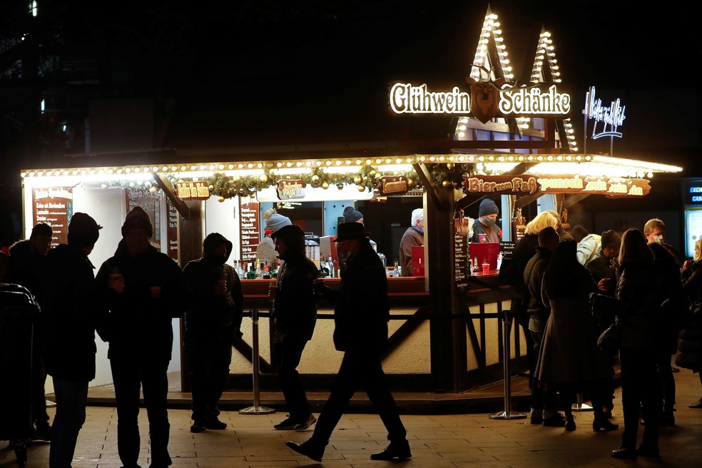 Barraca de vinho quente em um mercado de Natal de Berlim, em foto de 10 de dezembro de 2020 — Foto: Fabrizio Bensch/Reuters/Arquivo