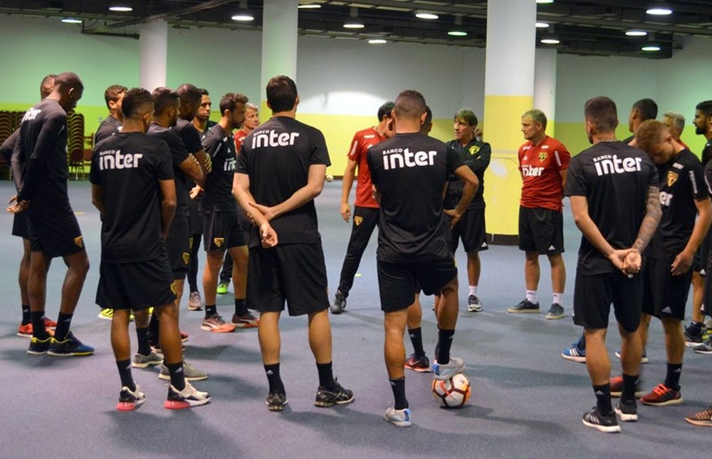 São Paulo faz último treino em pavilhão de hotel em Buenos Aires antes de encarar o Colón