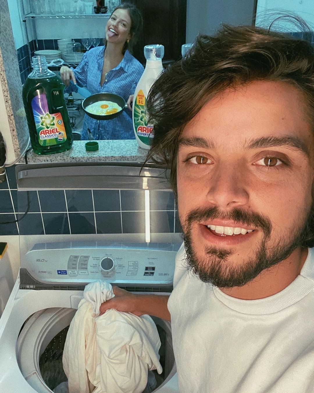 Rodrigo Simas e Agatha Moreira dividem as tarefas domésticas (Foto: Reprodução/Instagram)