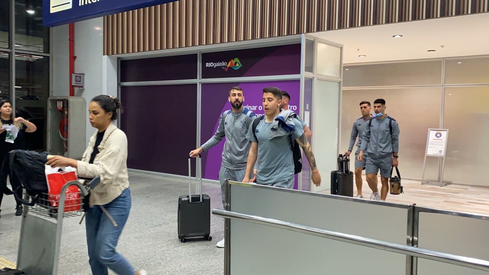 Lucas Pratto, &agrave; esquerda, &eacute; o jogador do V&eacute;lez mais conhecido do p&uacute;blico brasileiro &mdash; Foto: Bruno Murito