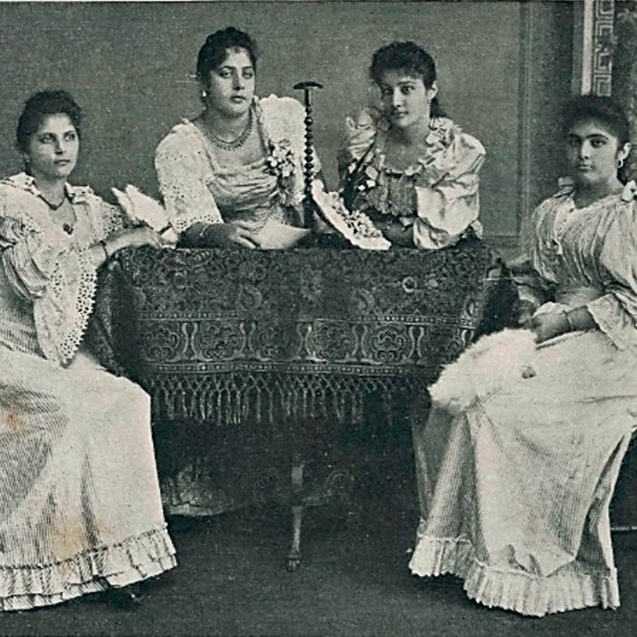“Praça e senhoras paraenses”, grupo de mulheres paraenses (Foto: Acervo particular/Álbum do Pará 1899)