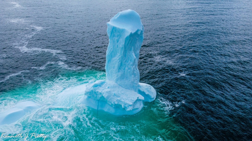 Imagem de iceberg em formato fálico foi tirada em Harbour Grace, em Newfoundland, no Canadá. — Foto: Ken Pretty/Arquivo Pessoal