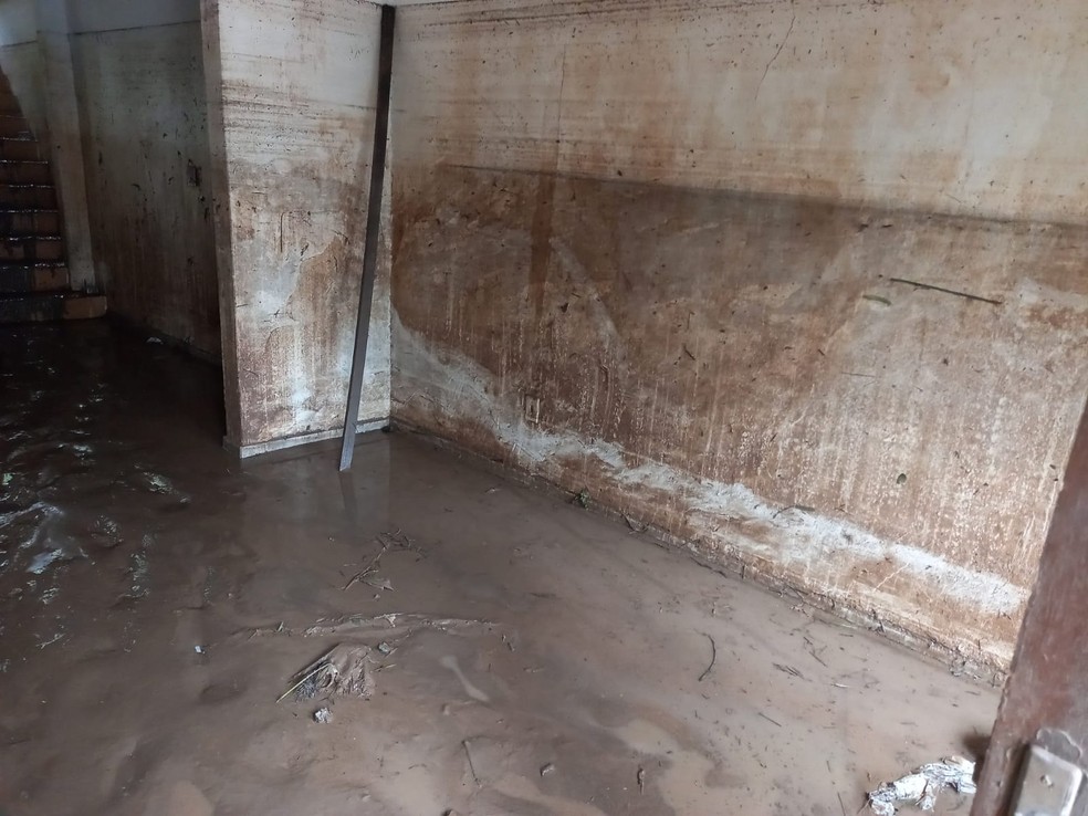 Casa invadida pela água do rio Mundaú, em Rio Largo, Alagoas — Foto: Rodinei Paulino/ Arquivo pessoal