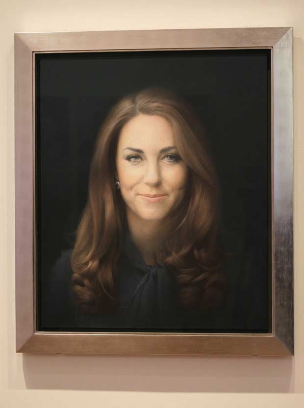 Retrato oficial de Kate Middleton foi apresentado nesta sexta-feira (11) (Foto: AP)
