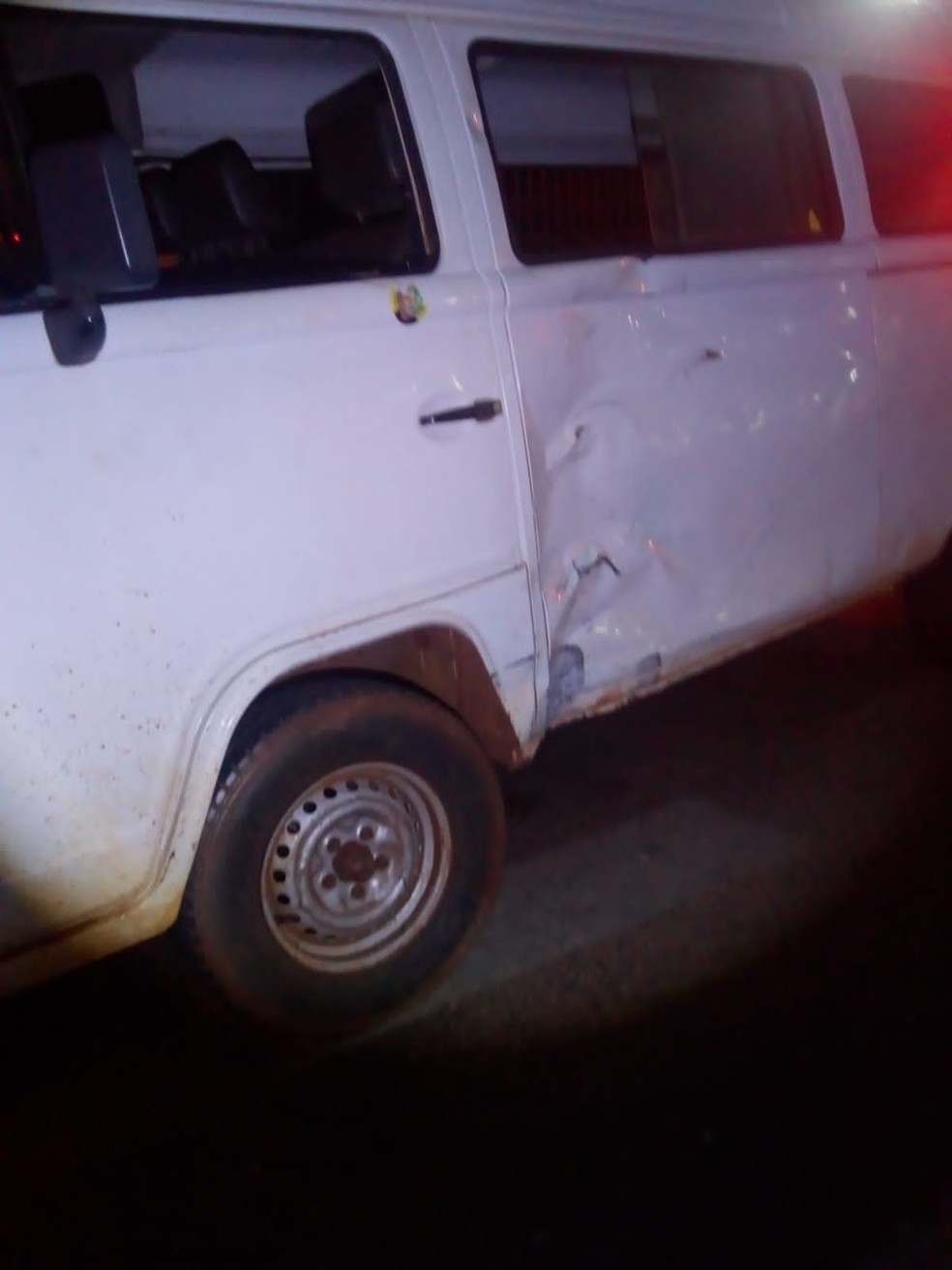 Mulher de 47 anos fica gravemente ferida após colisão entre moto e perua em Teodoro Sampaio (SP) — Foto: Polícia Civil