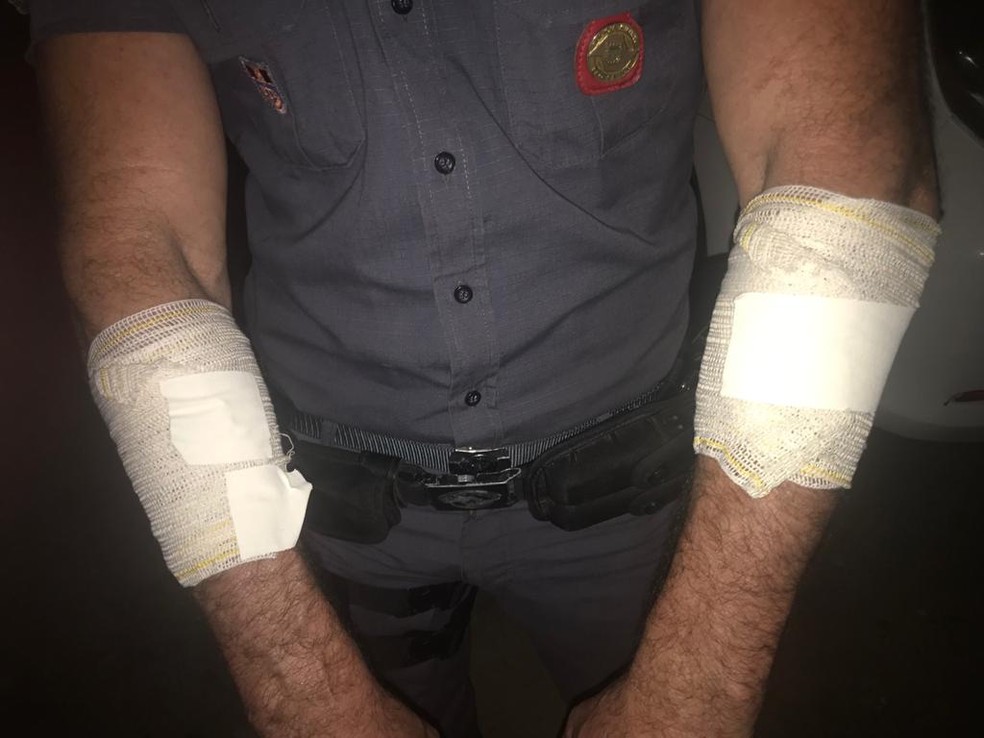 Policial foi atingido por golpes de faca pelo suspeito de matar mã e filhas a facadas — Foto: Divulgação/ Polícia Militar