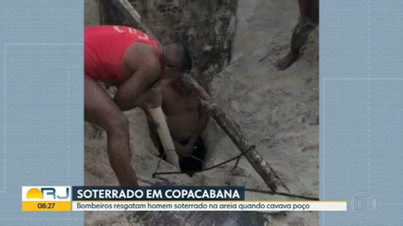 Bombeiros resgatam homem soterrado na areia da praia de Copacabana