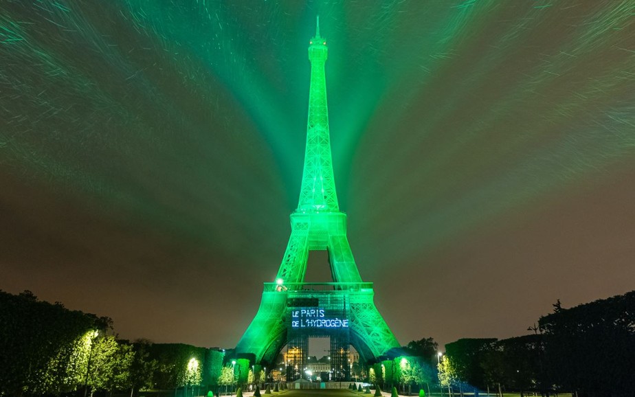 Torre Eiffel é iluminada com energia fornecida por hidrogênio verde