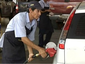 Em Itapetininga, preço da gasolina varia de R$ 2,75 a R$ 2,99 (Foto: Reprodução/ TV TEM)