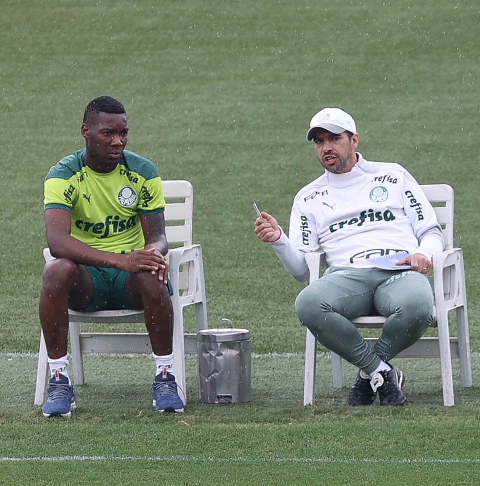 Abel deixa possível saída de Patrick de Paula nas mãos do Palmeiras: 