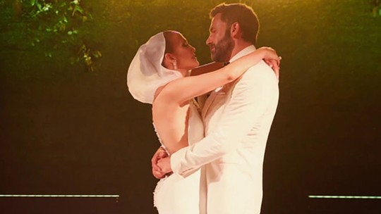 Jennifer Lopez compartilha fotos inéditas de seu casamento com Ben Affleck