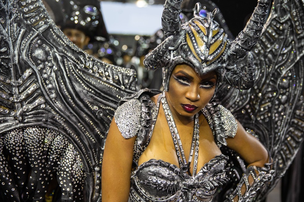 Valeska Reis, rainha de bateria da Império de Casa Verde — Foto: Fábio Tito/G1