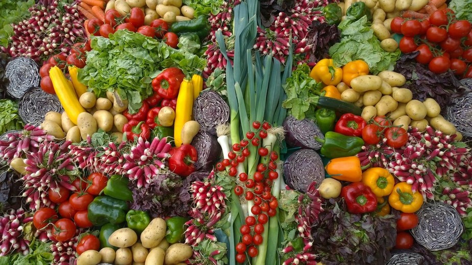 Veja dez vegetais para comprar no mês de março e garantir uma mesa variada