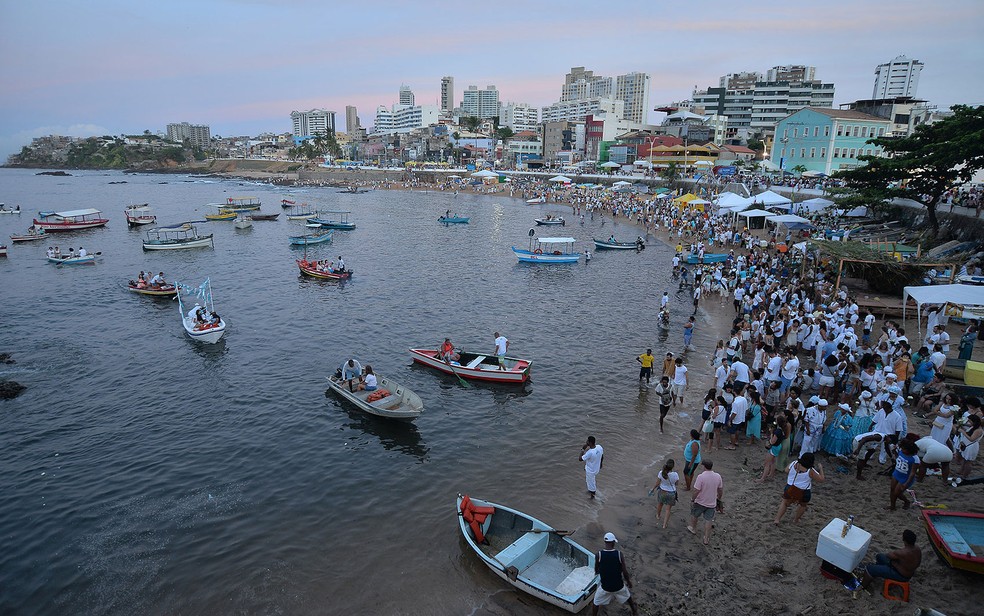 Festa ocorre na orla do bairro do Rio Vermelho, em Salvador (Foto: Max Haack/Ag. Haack)